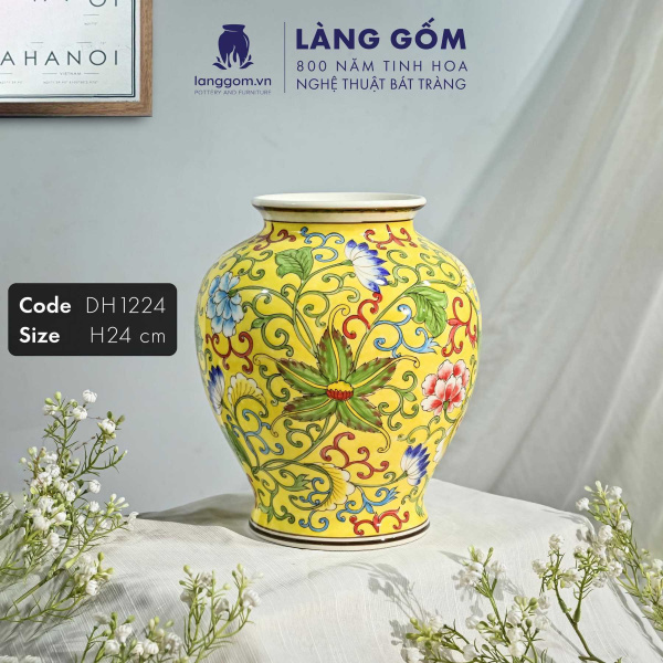 Lọ hoa vẽ tay men vàng họa tiết dây hoa