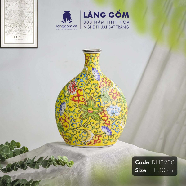Lọ hoa vẽ tay men vàng họa tiết dây hoa
