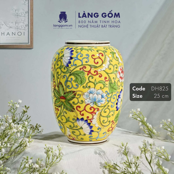 Lọ hoa vẽ tay men vàng họa tiết dây hoa